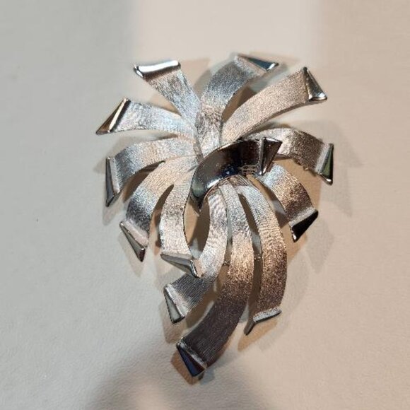 Crown Trifari Jewelry - Vintage Crown Trifari silver-toned Brooch